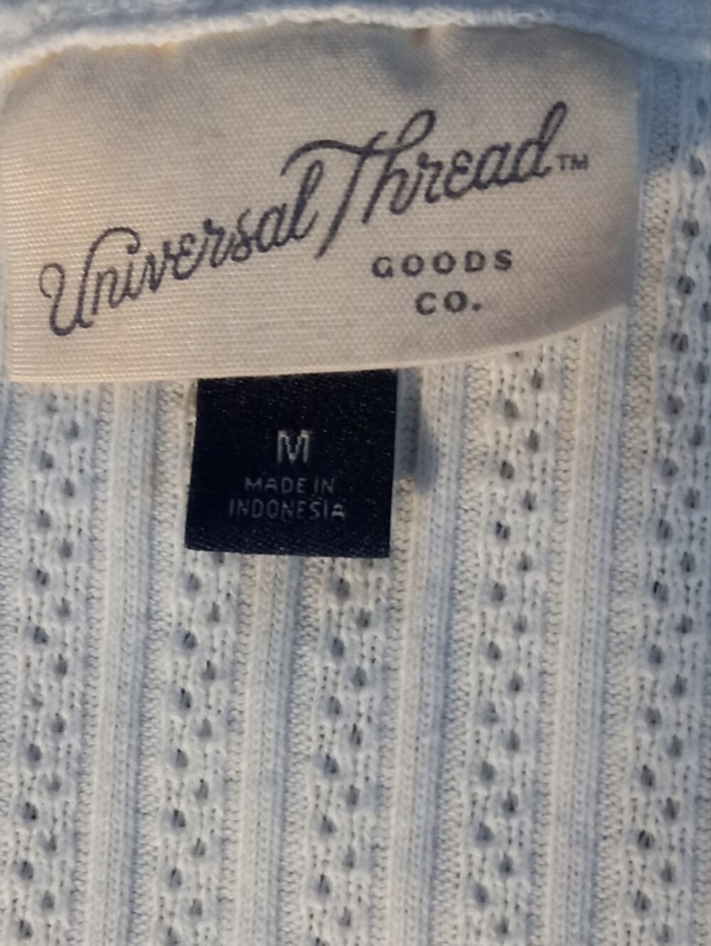 Universal Threads White Ribbed V-Neck Lettuce-Edge Tee - Picture 3 of 5